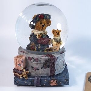 Boyds Bears Grace & Jonathan Born to Shop Musical Water Globe